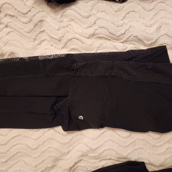 5 pairs of Lululemon leggings - Picture 5 of 6